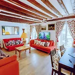 Spacious Apartment In Montparnasse