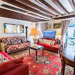 Spacious Apartment In Montparnasse